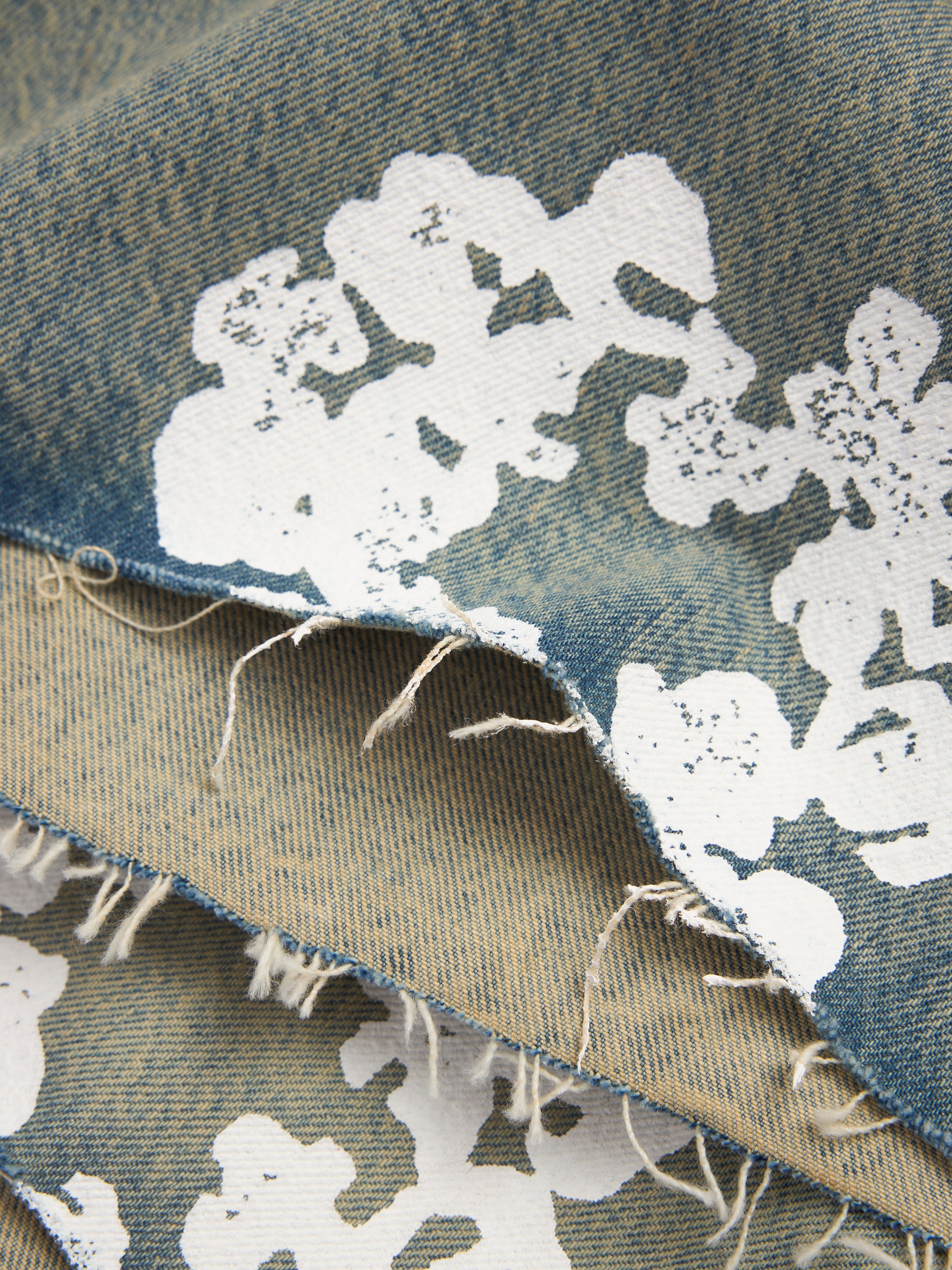 Dirty Wash Cotton Wreath Denim Short