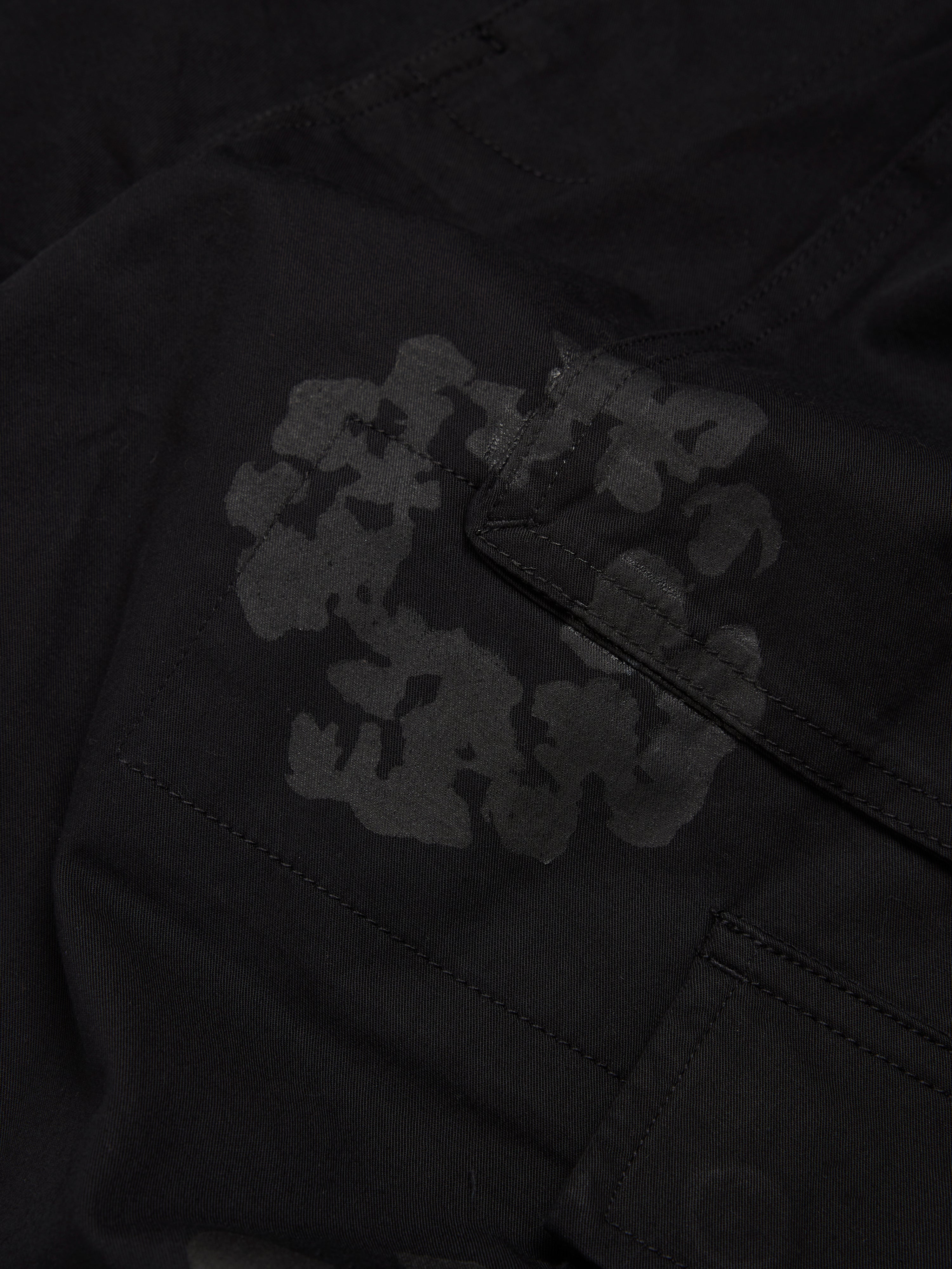 Mono Wreath Cargo Short Black